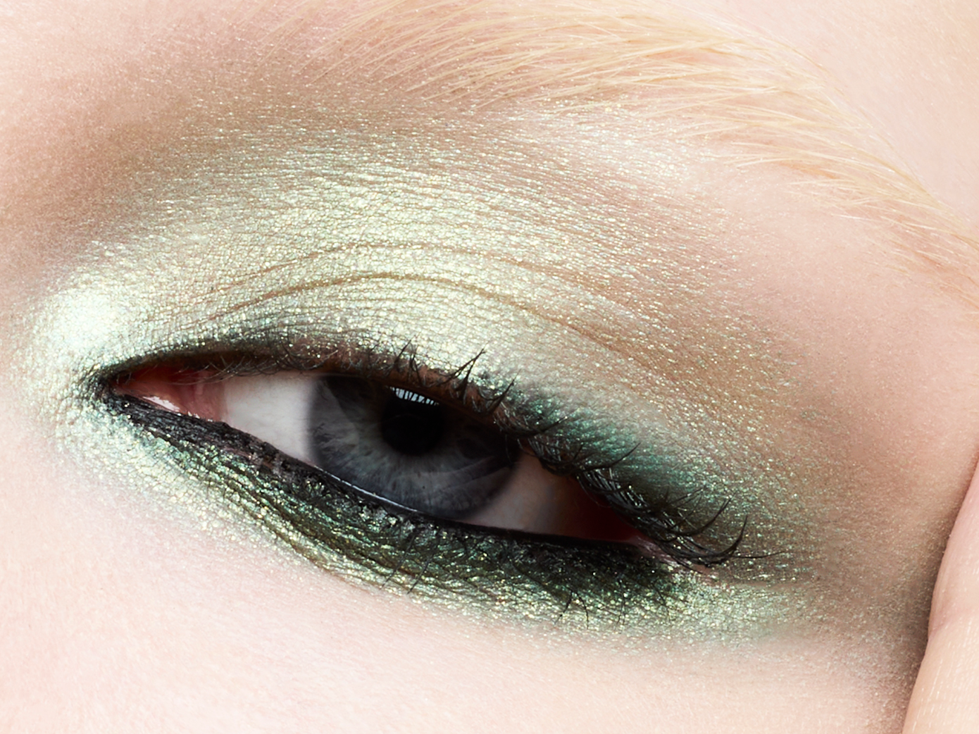 WHEN COLOR BECOMES BEAUTY